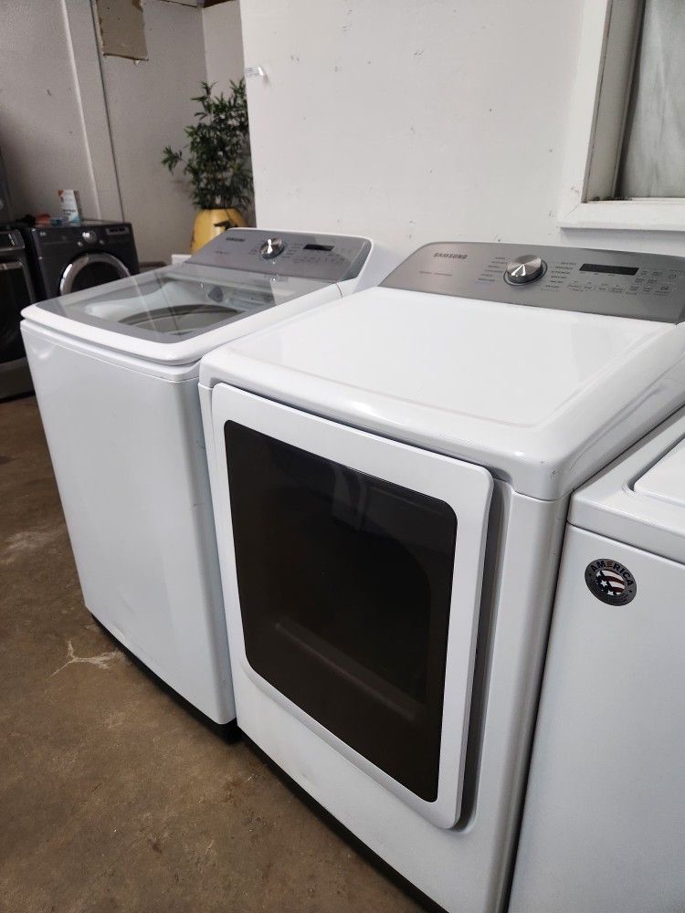 SAMSUNG SET STEAM WASHER AND GAS DRYER