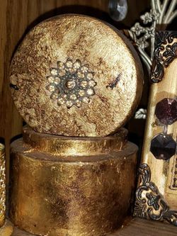 VINTAGE ORNATE GOLD ANTIQUED BRONZE EMBELLISHED ART DECOR BEADED JEWELRY BOX