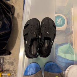 Kids Nike Sandals size 10