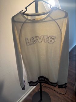 Like New *Clean* Mens “Levi” Large Pull Over Winter Sweater.