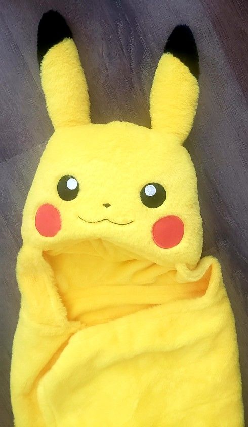 Pokemon Cozy Hooded Throw New