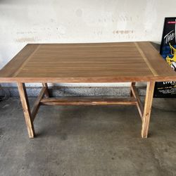 Dining Table With 4 Blue Chairs. 