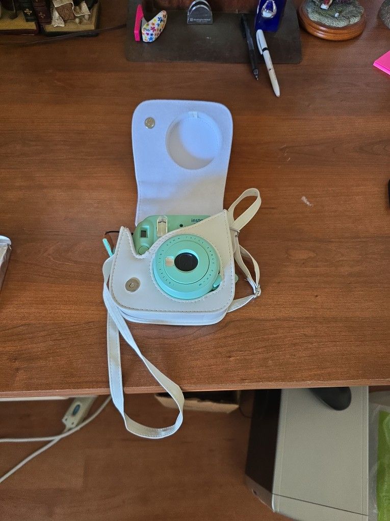FujiFilm Instax Mini 9 film Camera With Accessories