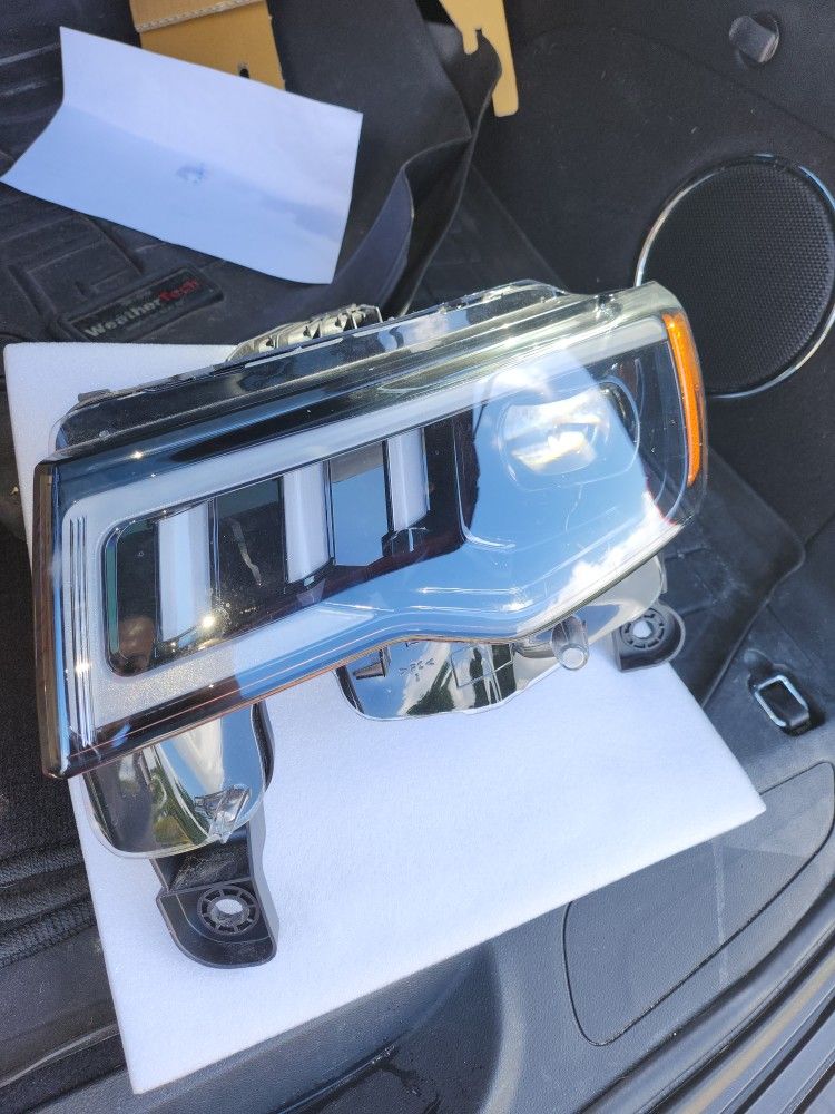 Jeep Grand Cherokee Left Headlight