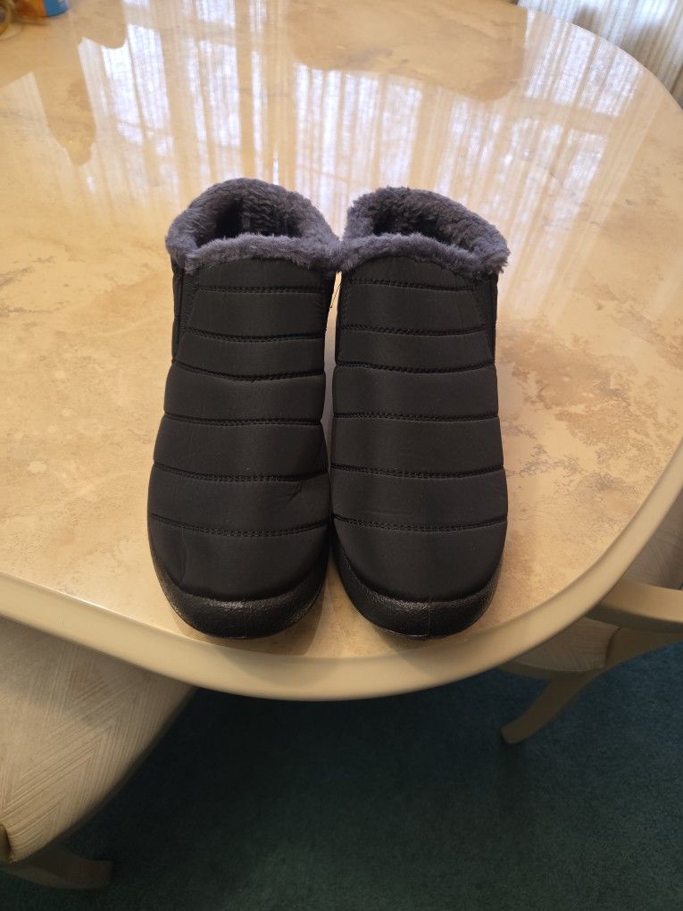 NWOT Go Boots 