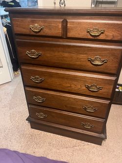 Dresser. Read description