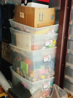 STORAGE CONTAINER