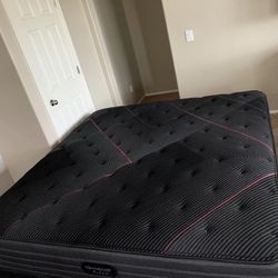 KING BEAUTYREST BLACK C CLASS FIRM MATTRESS AND FREE BOX SPRINGS 