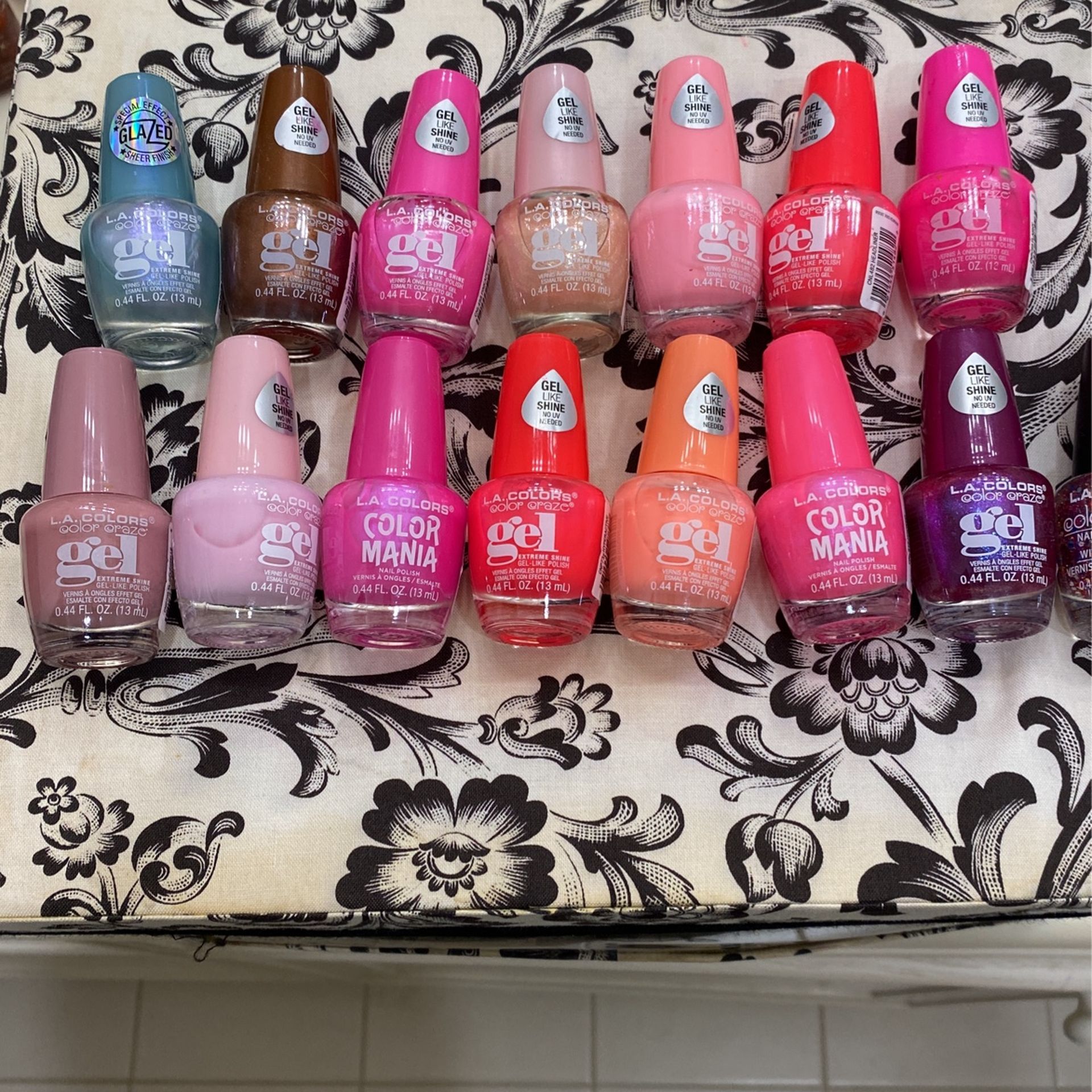 NAIL POLISH