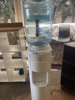 Water Dispenser (like New)