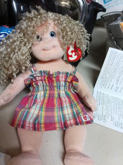 Vintage "Blondie" from the Ty beanie kid collection. Brand new. Discontinued. With an error.