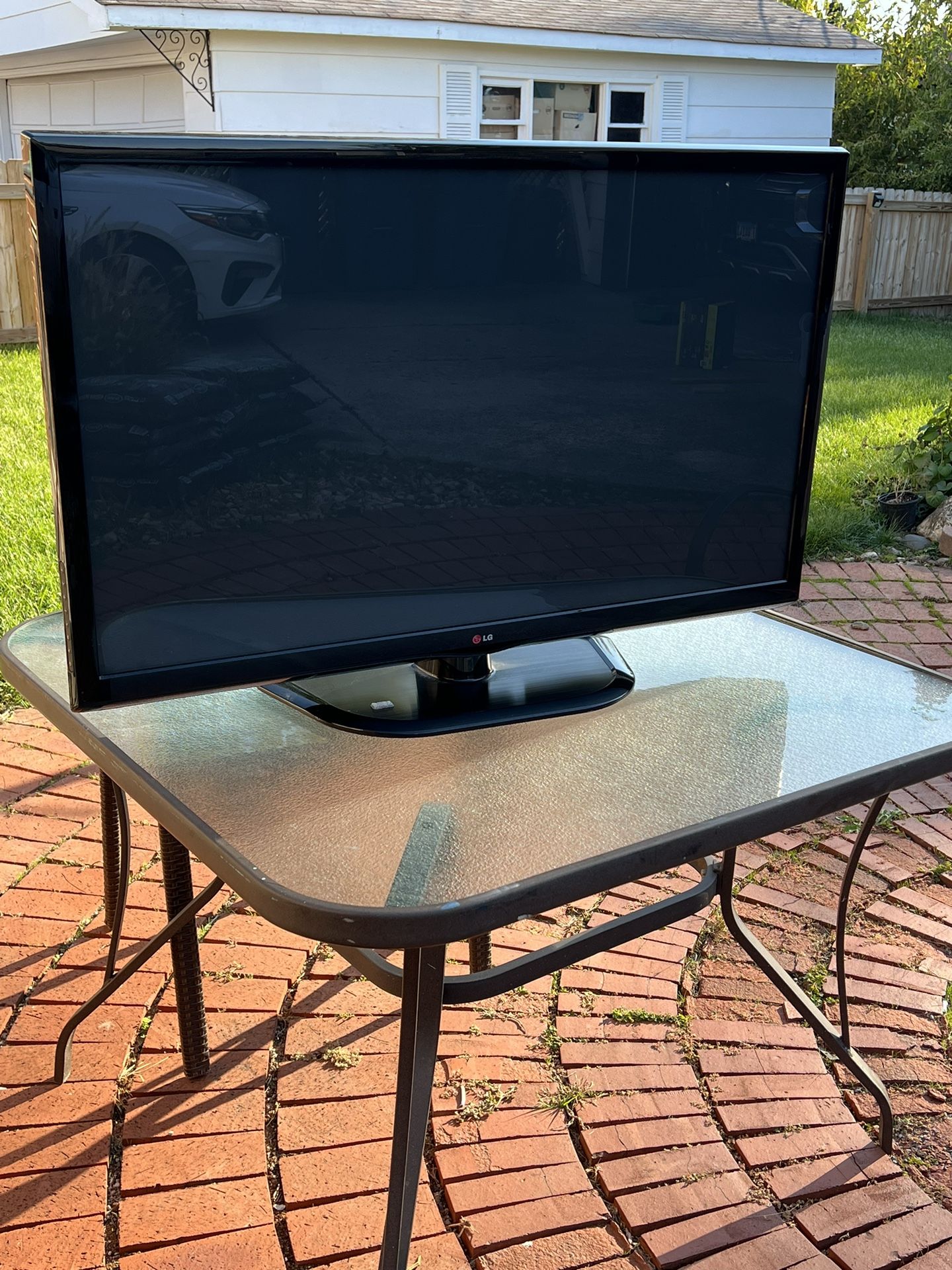 42” LG Flat screen TV