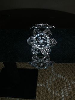 Rhinestone flower bracelet