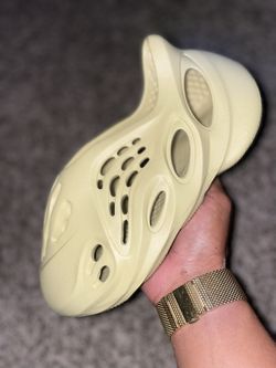 Yeezy Foam RNR Sulfur Size 5