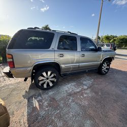 2002 GMC TAHOE PART OUT ONLY READ LISTING 