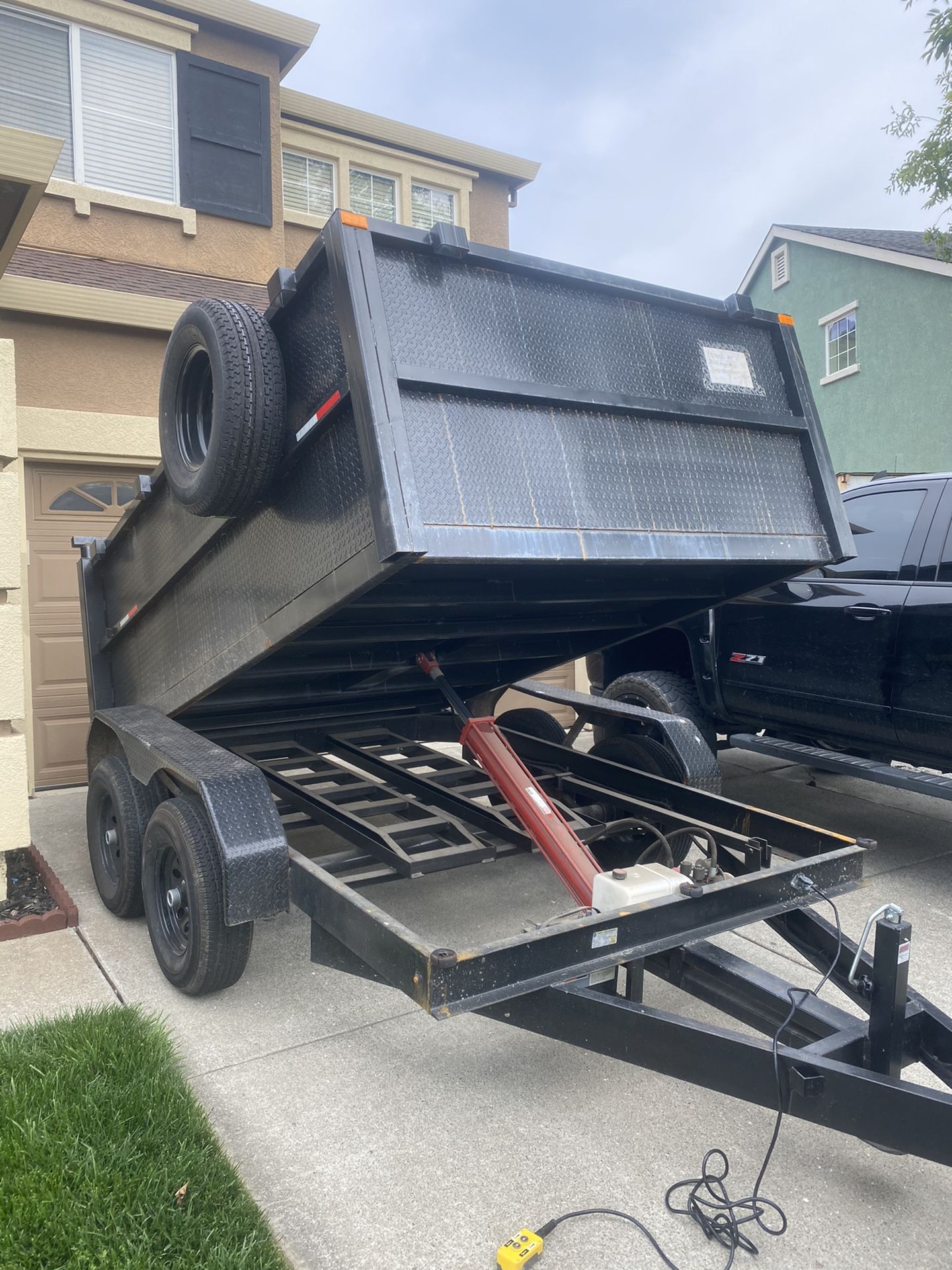 Trailer- 8x10x3, 6k axles power of/down pump, w/ bobcat ramps