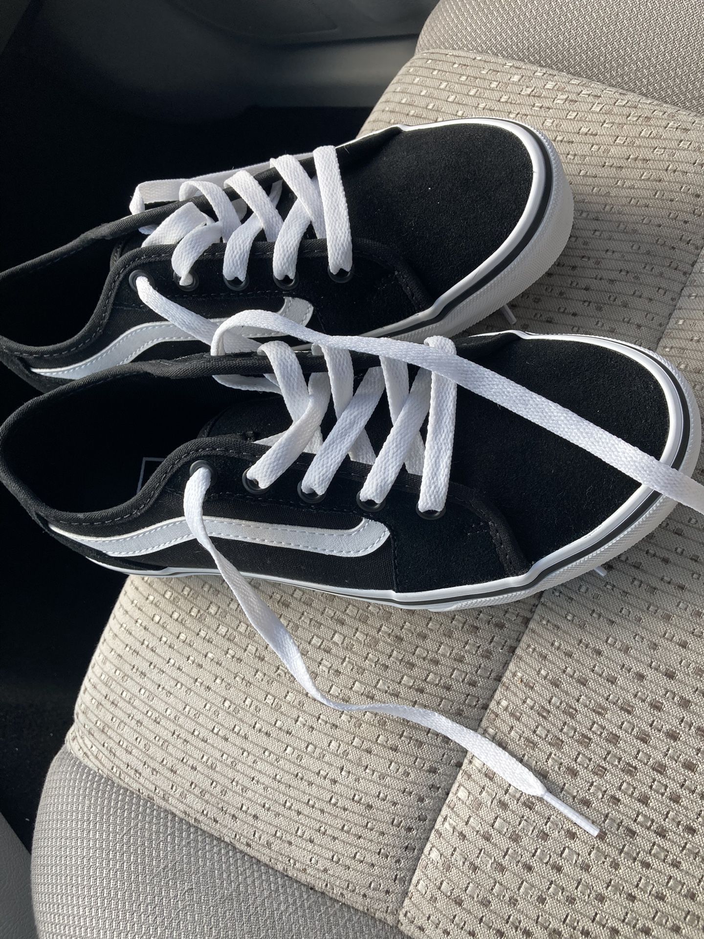 Women’s 7  Vans