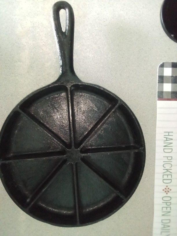 Round Cornbread Cast Iron Skillet