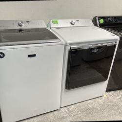 WHITE MAYTAG BRAVOS XL WASHER DRYER SET