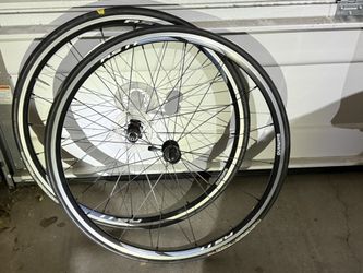 Shimano RS11 aero spoke road bike wheels