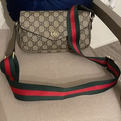 Gucci Crossbody !! 
