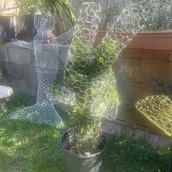 “Peace” Topiary 