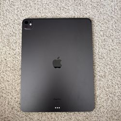 iPad Pro 13" 256GB + Magic Keyboard (Great Condition)