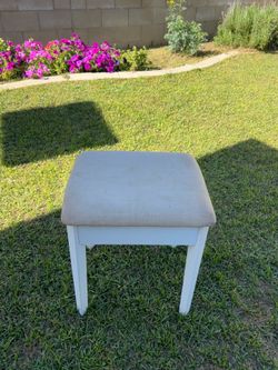 Vanity chair