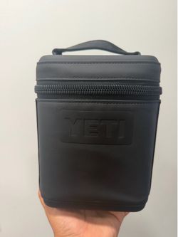 Yeti Black daytrip 2L