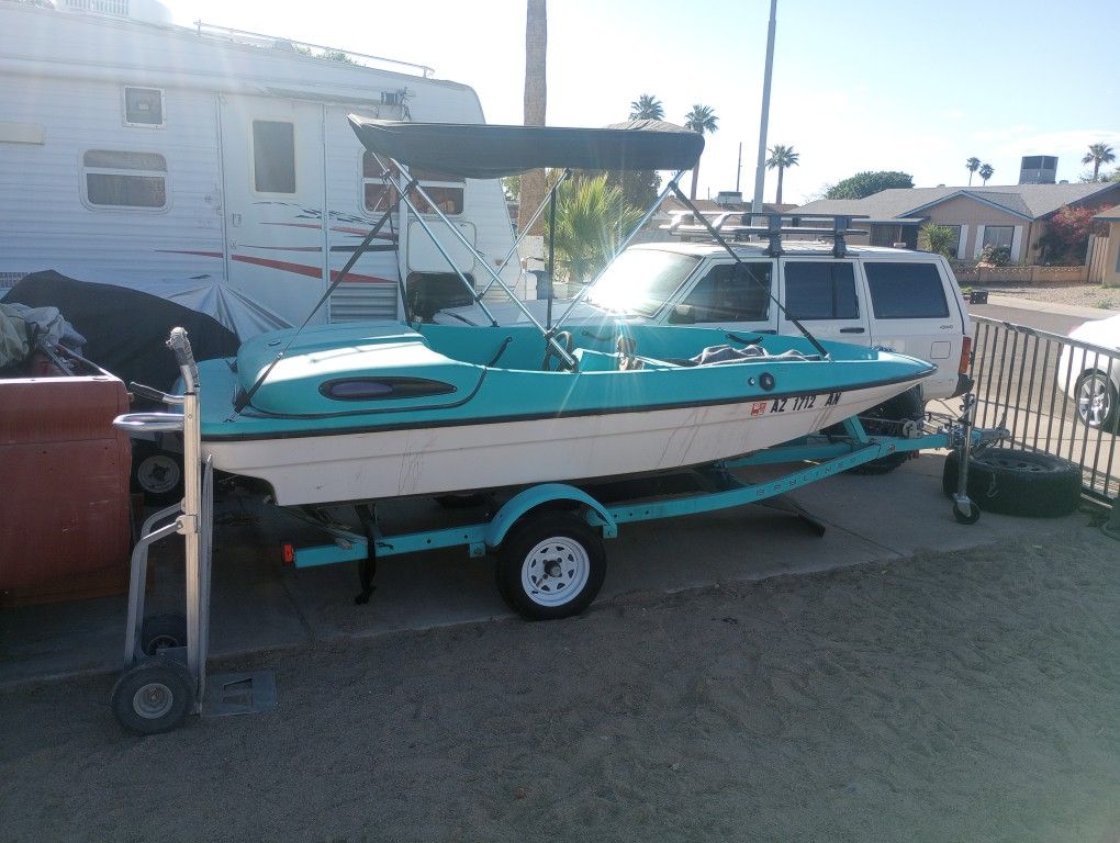 2005 Small Bayliner Boat
