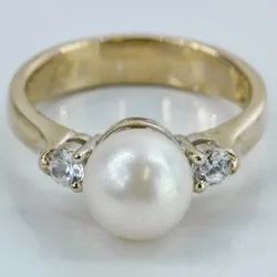 18K Yellow Gold Pearl And CZ Cubic Zirconia Gemstone Anniversary / Cocktail Ring 