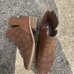 Size 10 Women’s Shoes