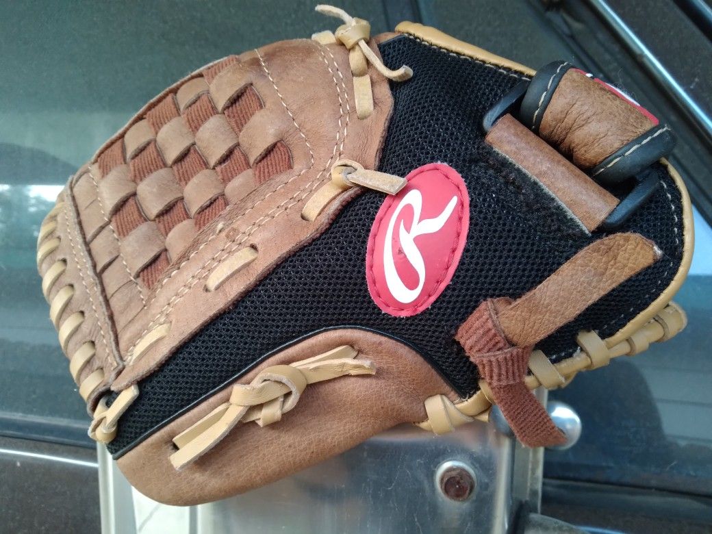 YOUTH'S 11" RAWLINGS/PLAYMAKER SERIES II