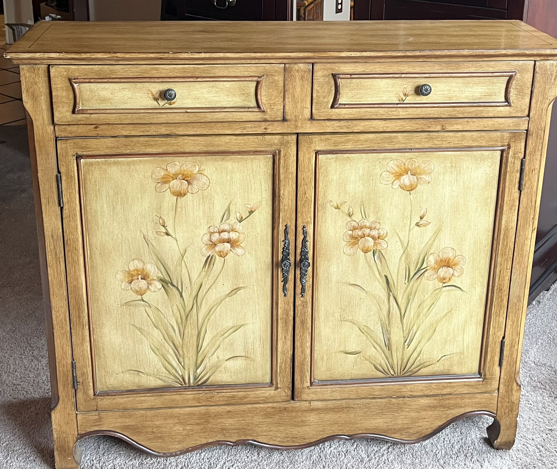Cute Entry/console Table * Small Sideboard or Buffet