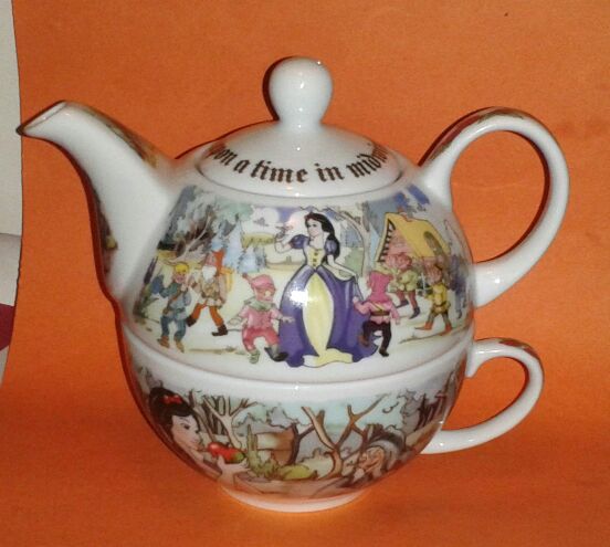 Cardew SNOW WHITE Teapot and Cup Set