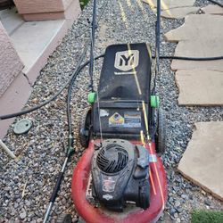 Tengo Esta Maquina Para Cortar Zacate  Ocupa Arreglo  20 Por Ella No Menps 