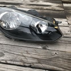 2013 VW Wagon Right Head Light