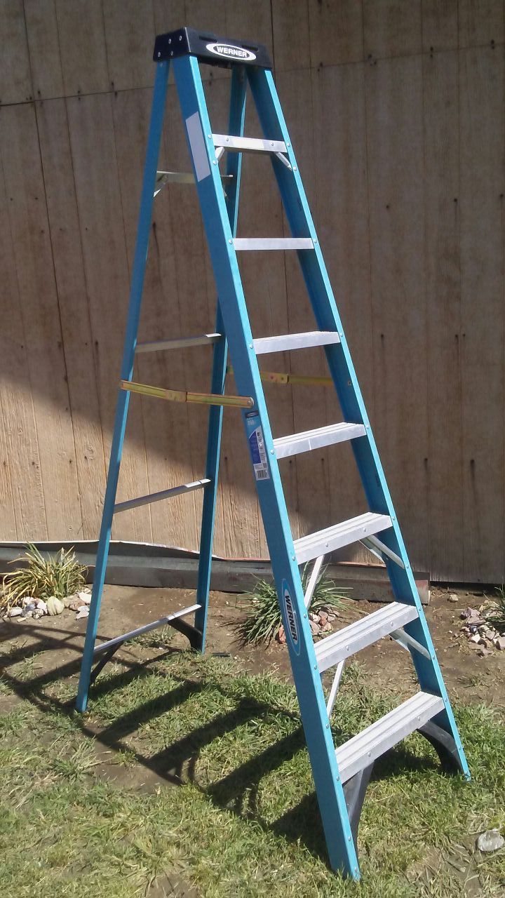 8ft Step Ladder