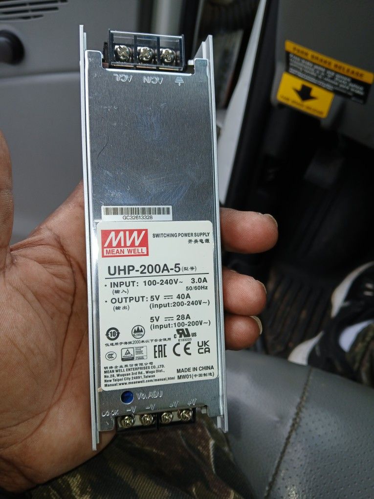 ** MEAN WELL UHP-200 A-5 SWITCHING POWER SUPPLY