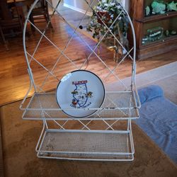 28x16 Hanging Metal Shelf & Decorative Illinois Plate