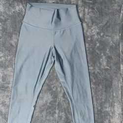 Alo Light Grey Capri Leggings