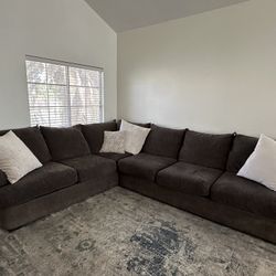 Gray Sectional Sofa – Spacious & Comfortable
