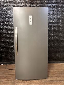FRIGIDAIRE STAND UP FREEZER w/WARRANTY! R3493A