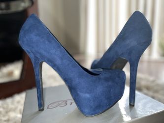 Breckelle's Blue Size 8.5