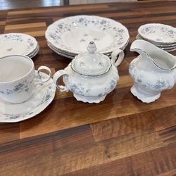 Johann Haviland Bavaria Germany Blue Floral China – 24 Piece Vintage Set