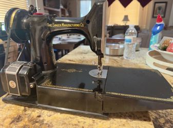 1948 Vintage Singer Featherweight 221 Sewing Machine (Working Condition, Machine Only)