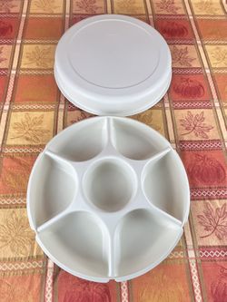 Tupperware  Vintage Divided Party Veggie Snack Dip Tray w/ Lid Beige Made In USA 