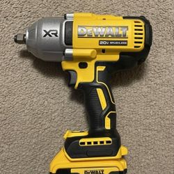 DEWALT 20V MAX Mid Torque 1/2 in. Impact Wrench Kit with 5ah Battery & Charger (NO BAG)