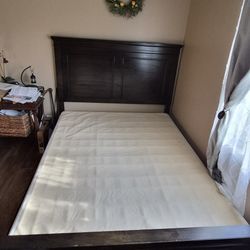 QUEEN SIZE BED FRAME WITH BOXSPRING 