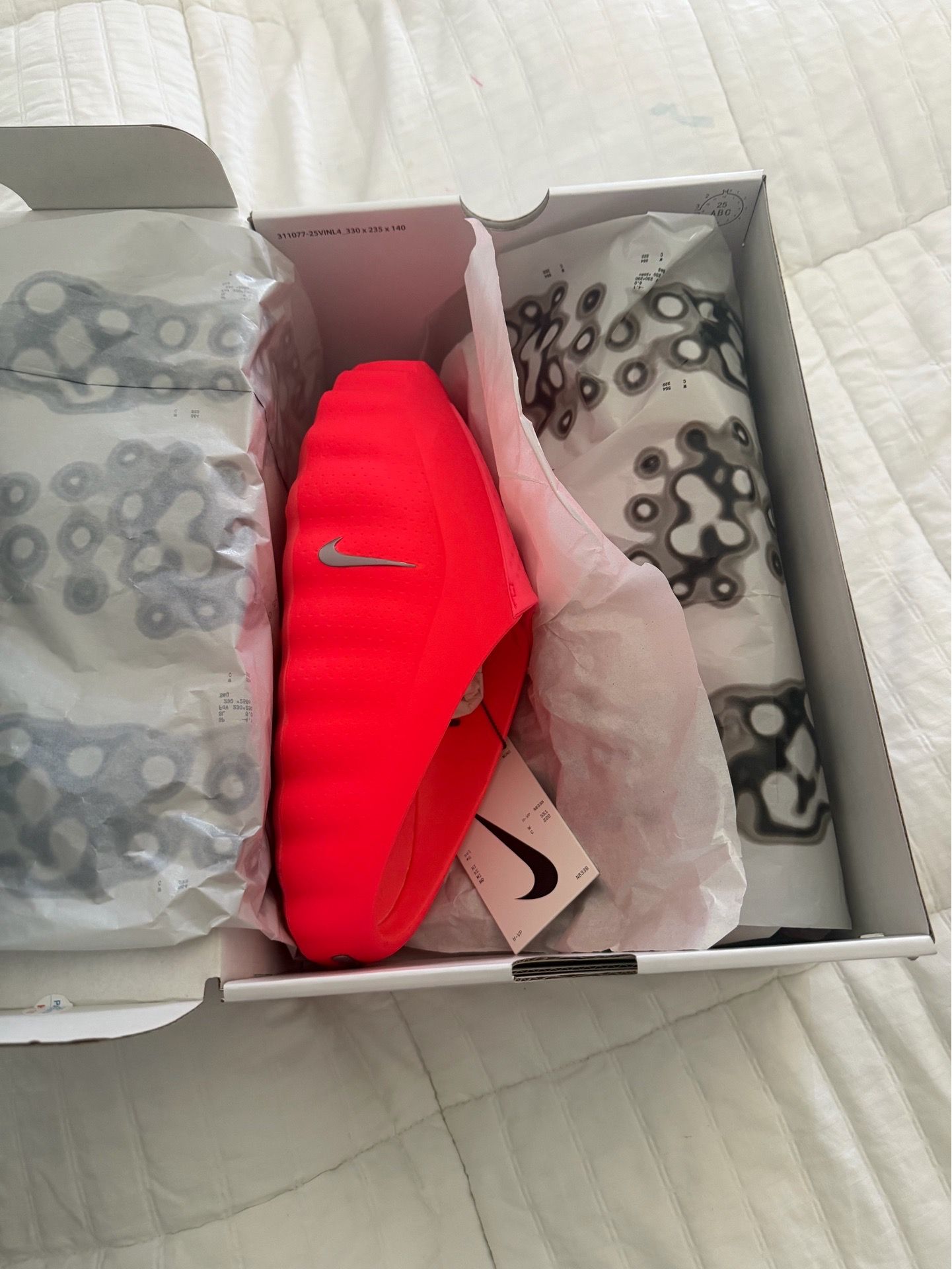 Nike Mind 001 Solar Red